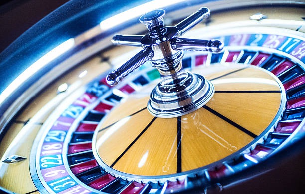 vplay89 live-dealer blackjack table with professional croupier broadcasting in HD during Bundesliga match weekend